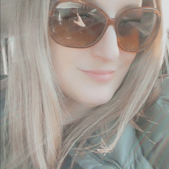 Meet your Posher, Melissa - Picture 3 of 12